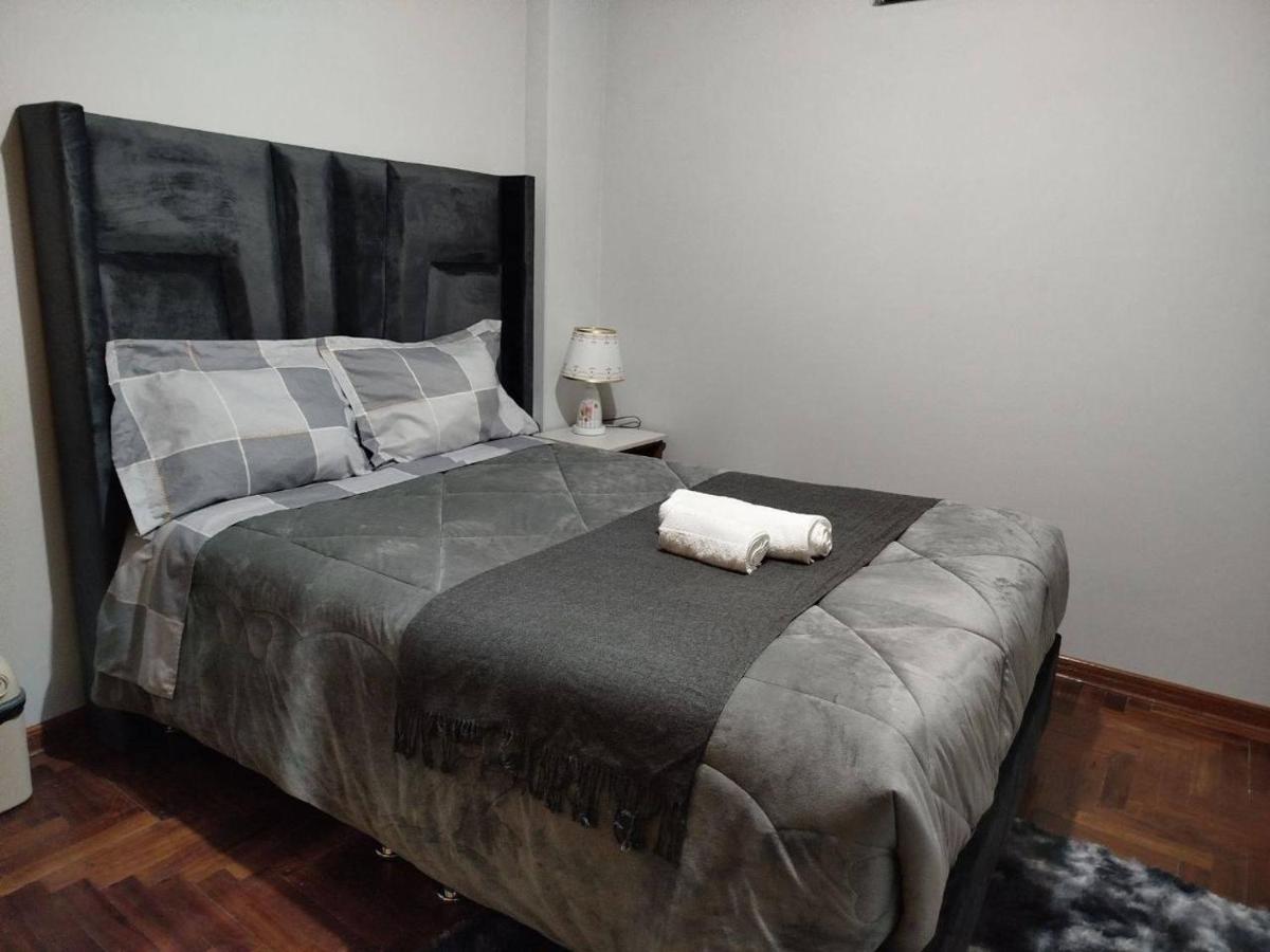 Tweepersoonskamer met 1 of 2 Bedden en Gedeelde Badkamer