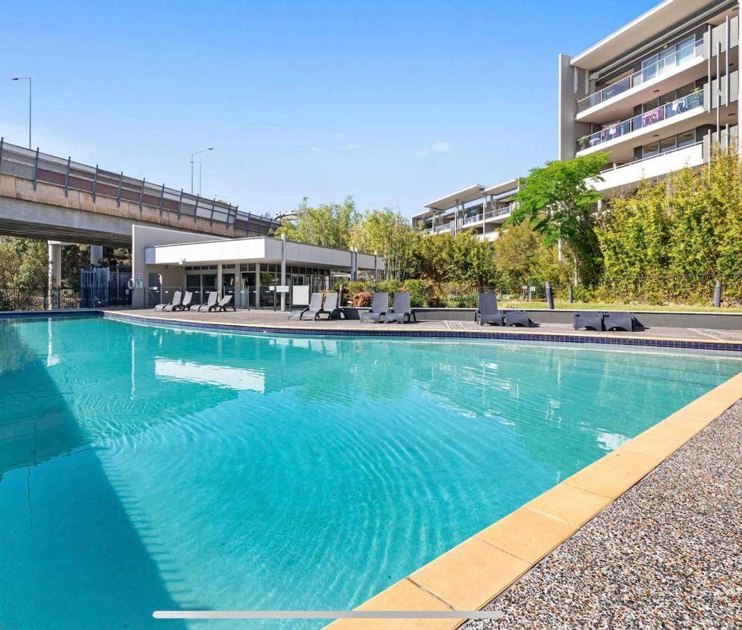 LARGE RESORT APARTMENT in the HEART of Brisbane - B&B