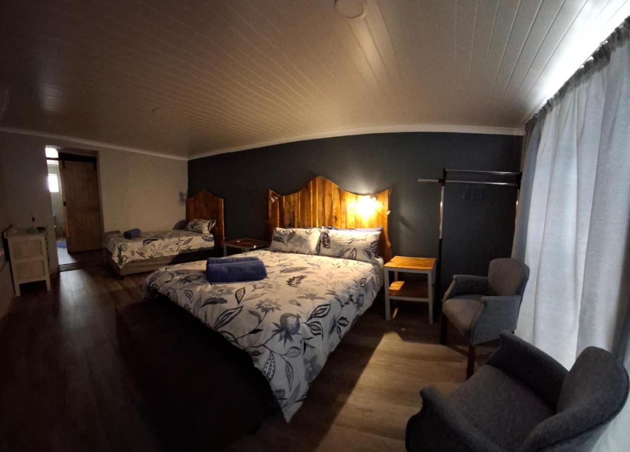 Basic Triple Room with Shared Bathroom