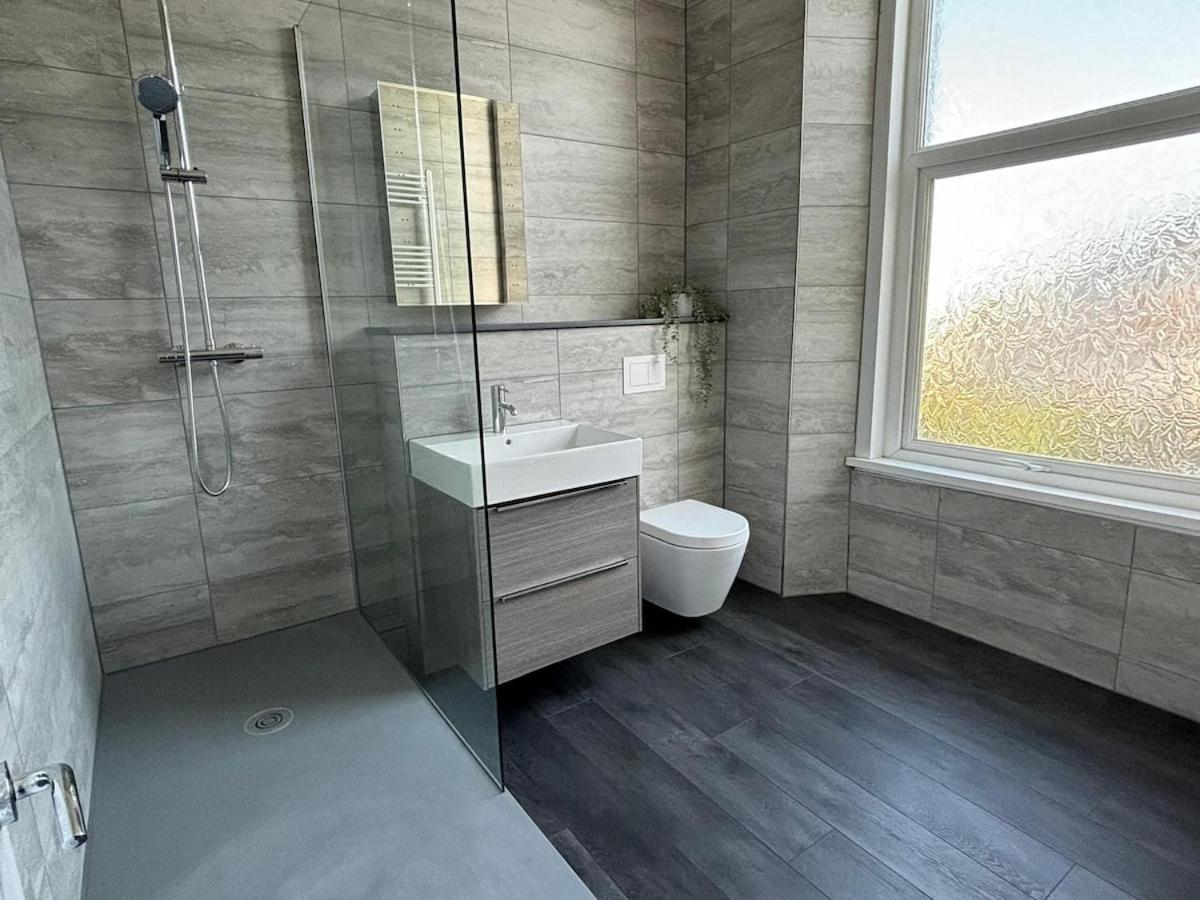Stylish 2 Bedroom Maisonette - Chambres d’hôtes
