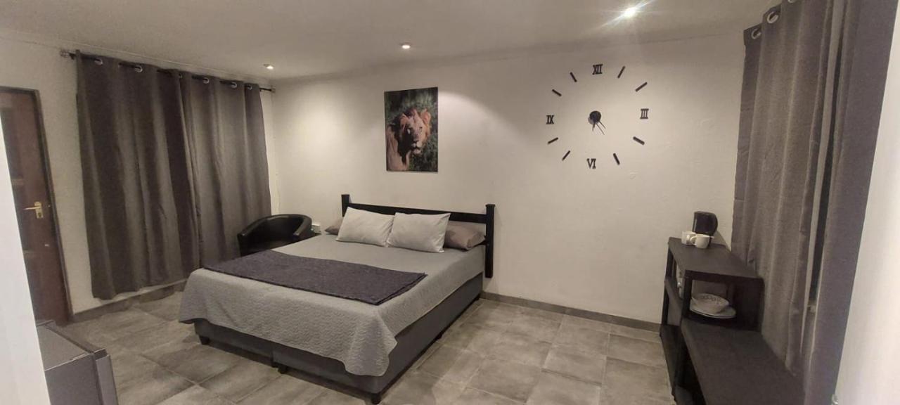 Jukskei Big5 - Lion - Ferienwohnung Fourways