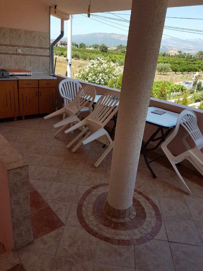 Appartamento con 3 Camere da Letto e Vista Montagna
