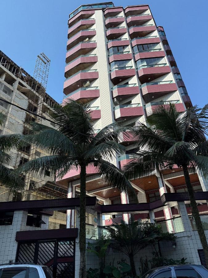 Excelente localização na Mirim 60 m da Praia! - B&B Praia Grande