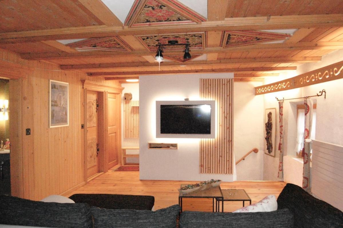 Comfortable and modern apartment in Zernez - B&B Zernez