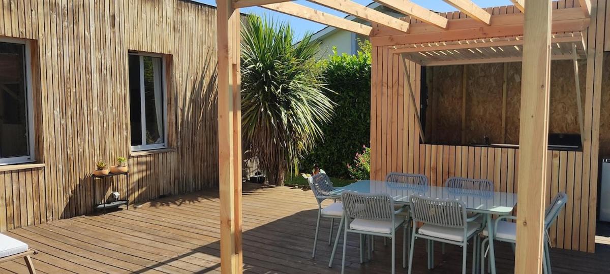 maison familiale climatisée piscine - B&B