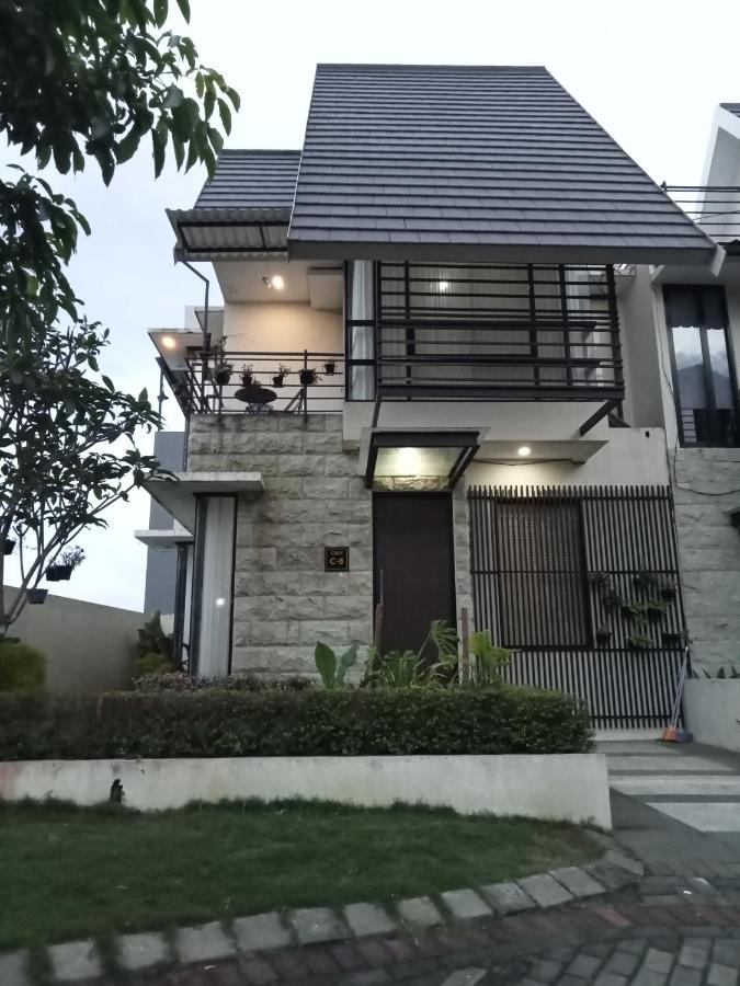Anagata House Batu at C8 Grand Kusuma Hill - B&B