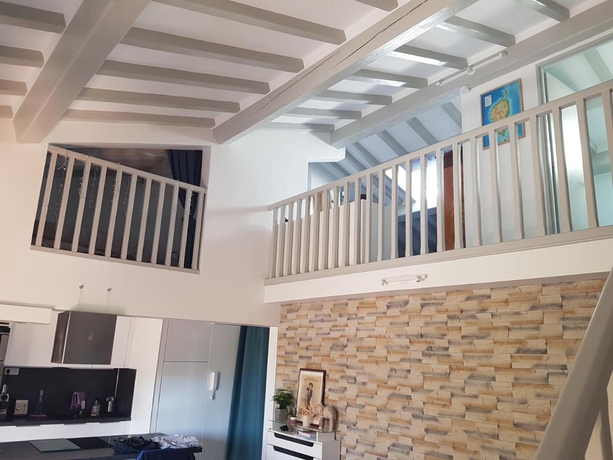 Appartement duplex de standing au calme avec piscine - Bed and Breakfast Fréjus