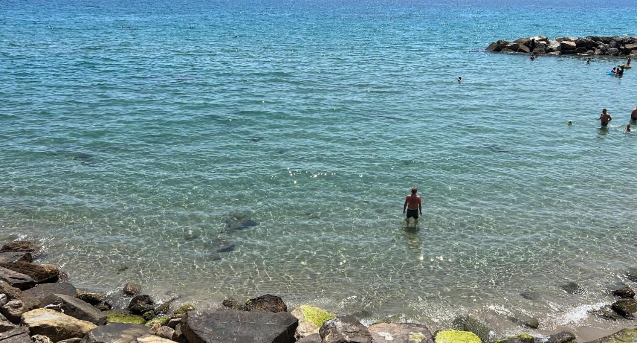 Tre Ponti Beach Apartment - Terrazzo vista Mare - B&B