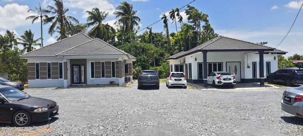 Homestay Cheq Gu 747 - B&B Ayer Hitam