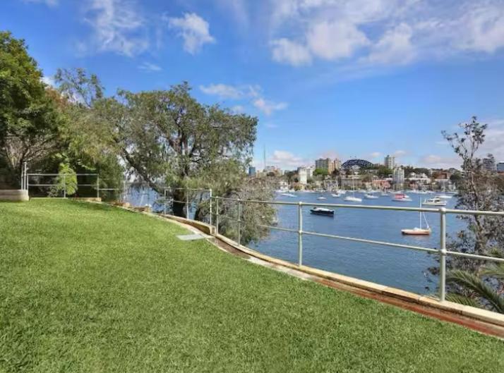 the attic - luxury harbourside suite - B&B Sydney