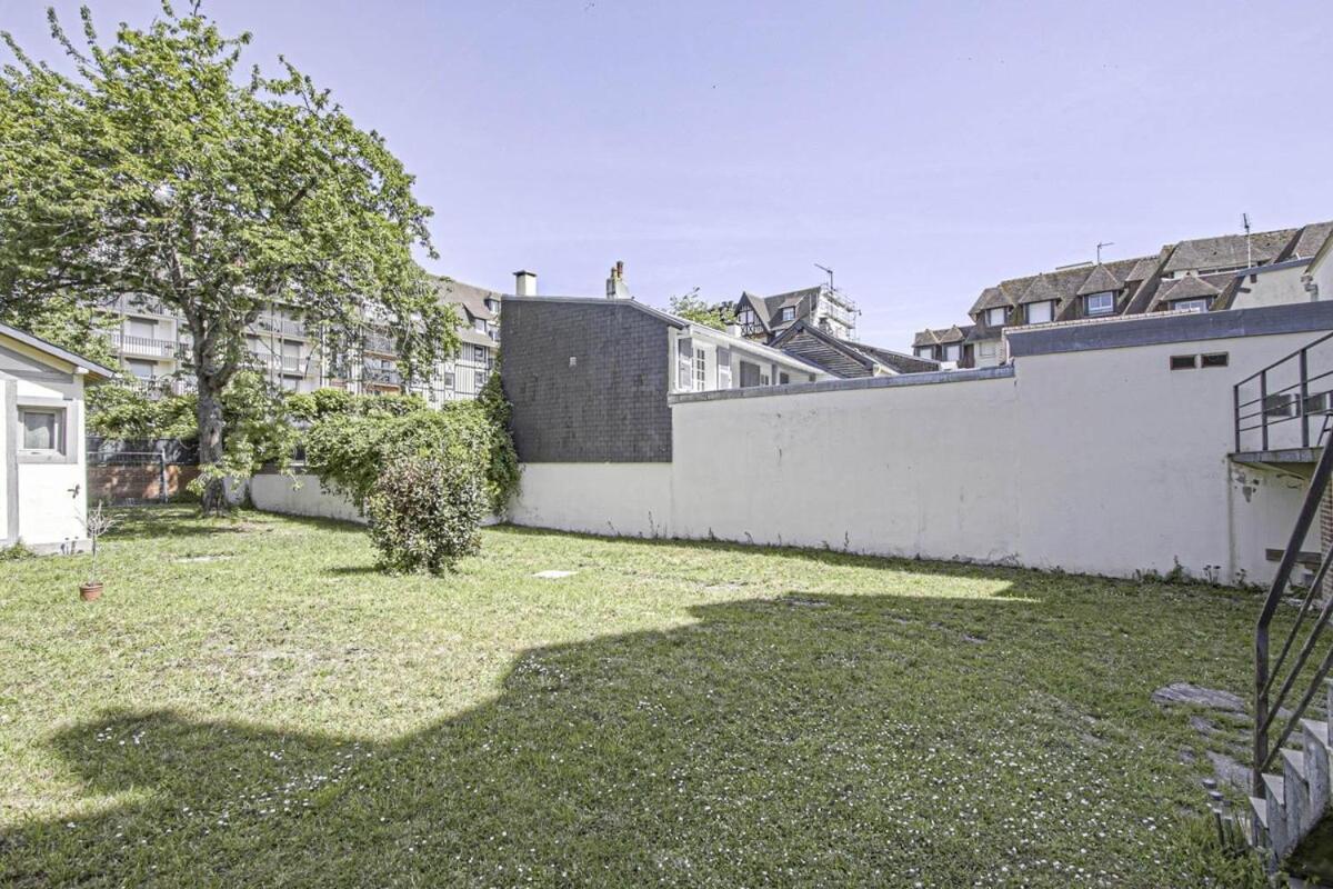 Villa d'exception au coeur de Deauville, Jardin & Cinéma privé - Chambres d’hôtes Deauville