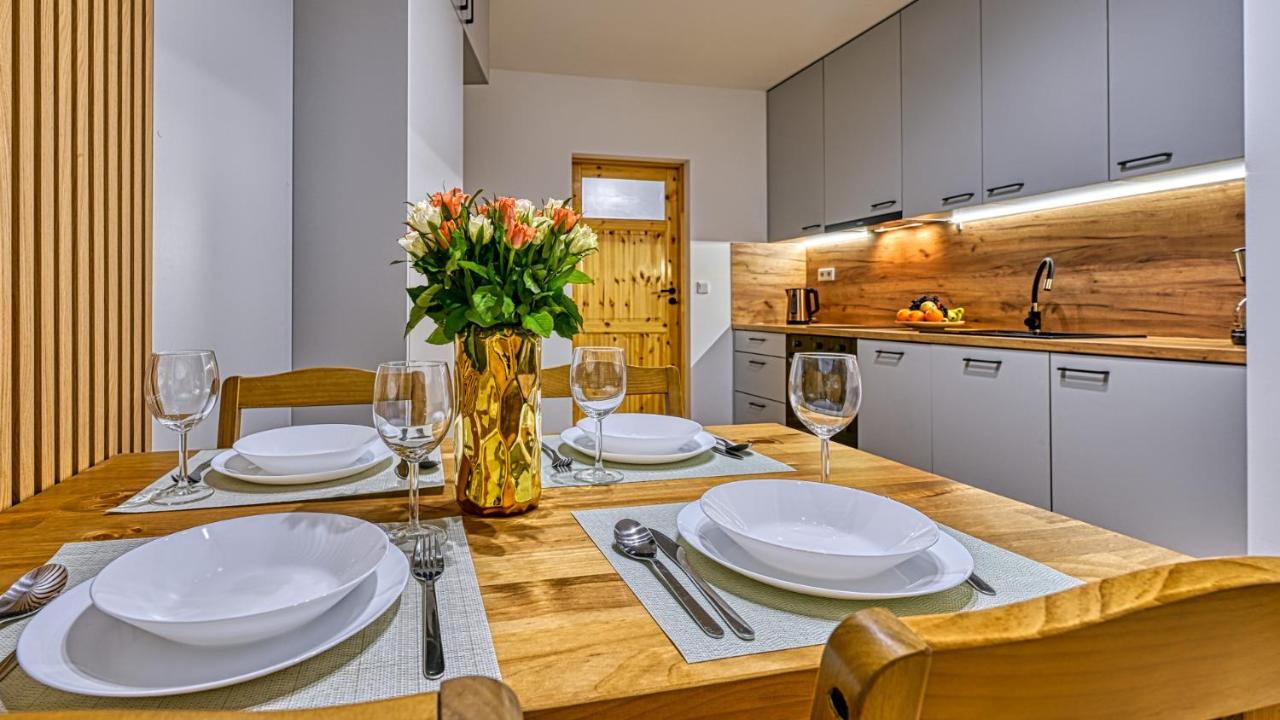 Deluxe One-Bedroom Apartment