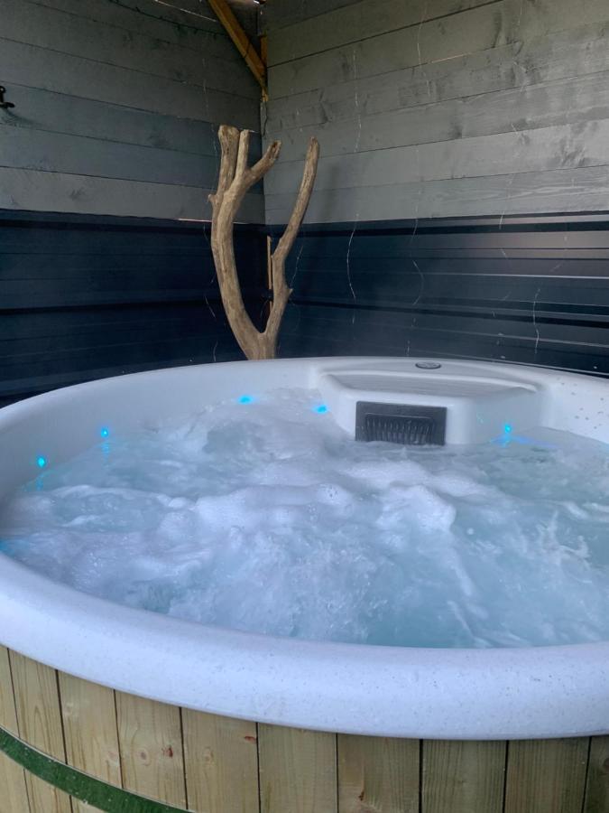 A l ombre des pods Chardonnay et spa - Chambres d’hôtes Saint-Hilaire