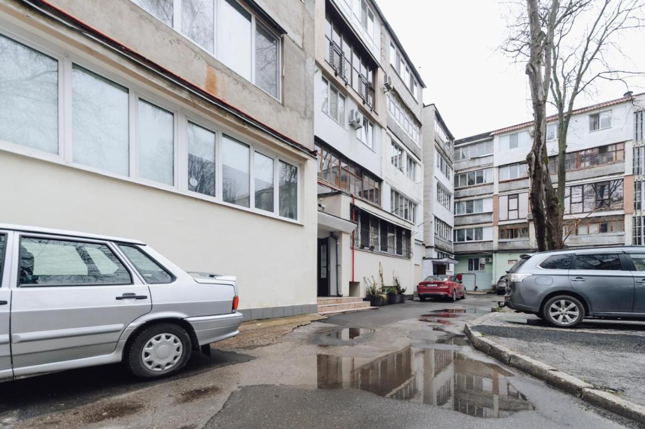 1-Bedroom Flat in the Center with parking on site - B&B