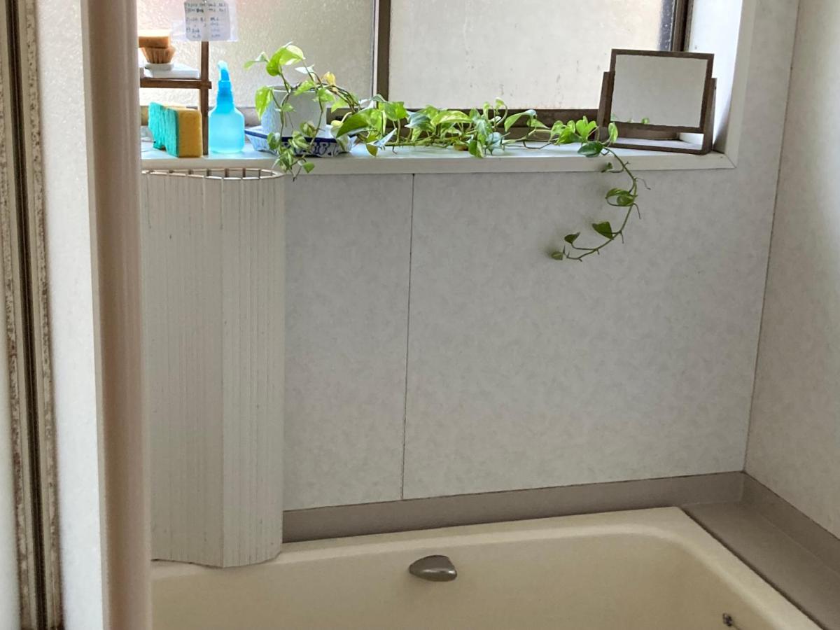 岬の民宿なにわ - B&B Uwajima