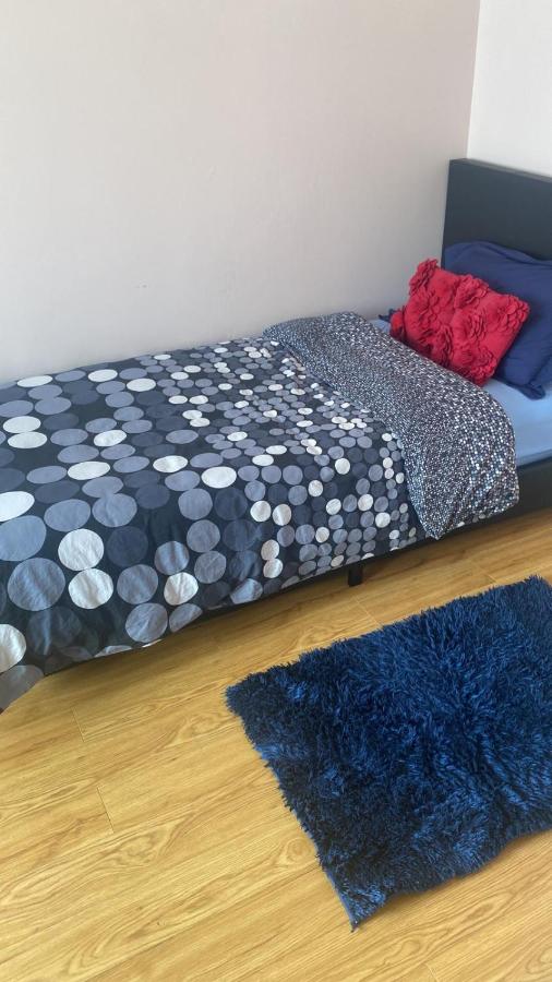 Kynance Gardens Female Only - B&B