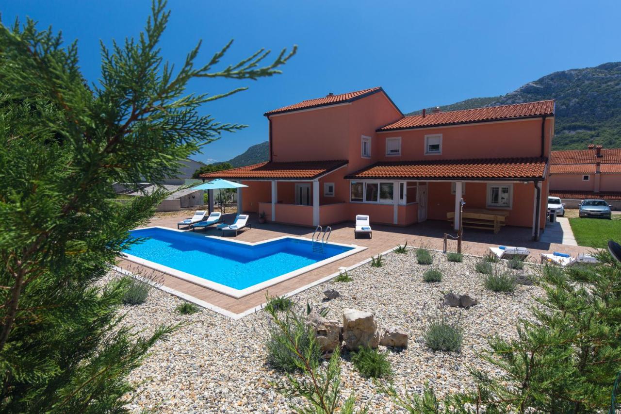 Villa Lavanda with relaxation spot of swimming pool in scented garden, outdoor terrace and barbecue - B&B