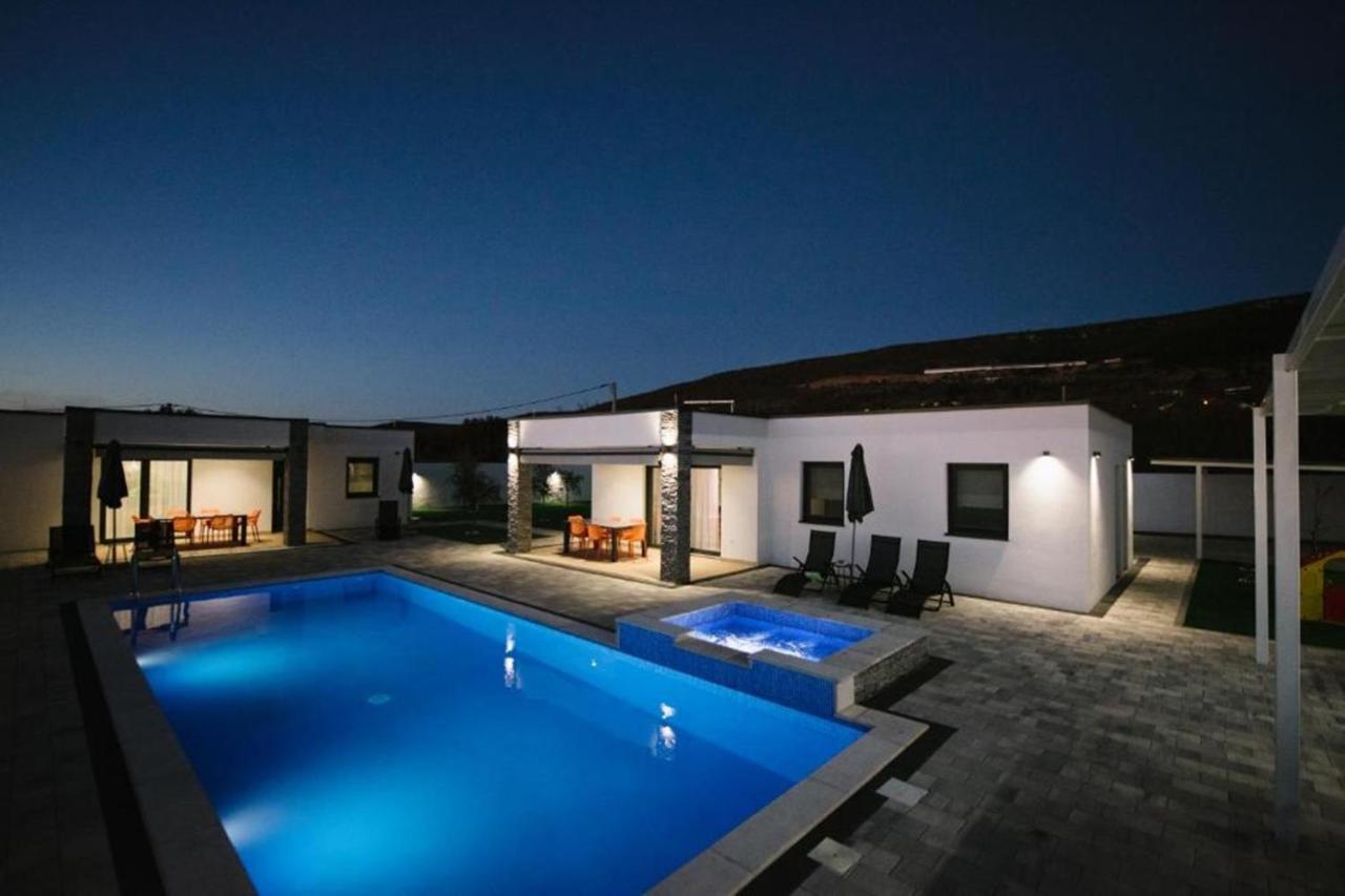 Luxury Villa Blue Sky - B&B Siroki Brijeg