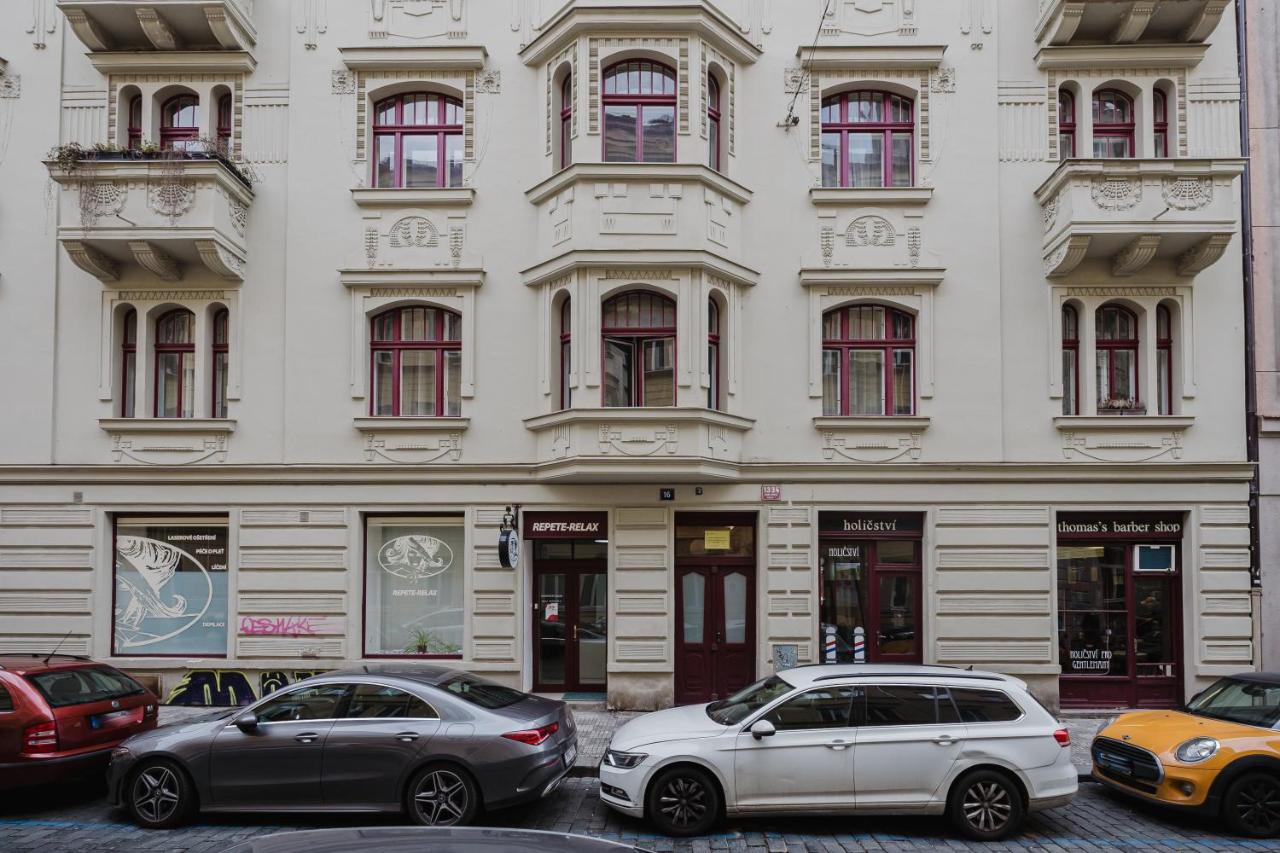 Prague Days - 3BDR Attic Loft-style Apt - Fireplace - City Center - Bed and Breakfast Praag