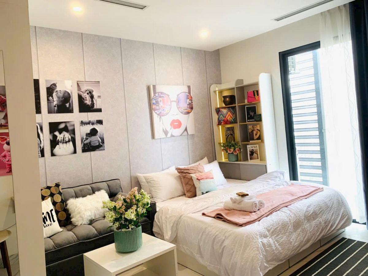One-Bedroom Apartment with Balcony