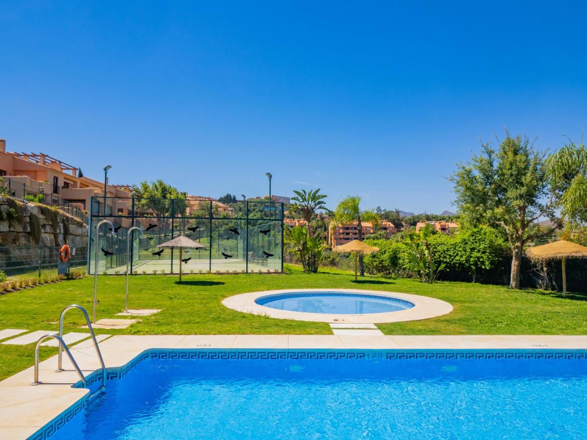 Cubo's Marbella Hill View Golf - B&B