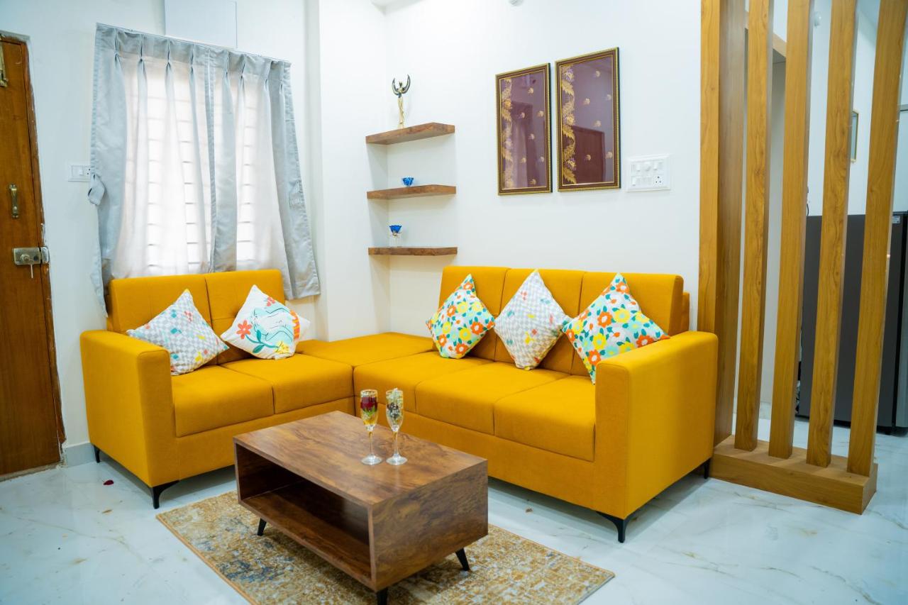 Huma Grand - Cozy lake view stay in the city - B&B Hyderabad