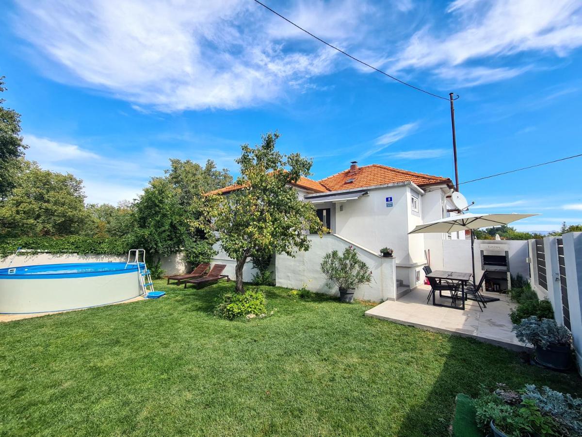 Vacation house with private pool and yard - B&B Kožino