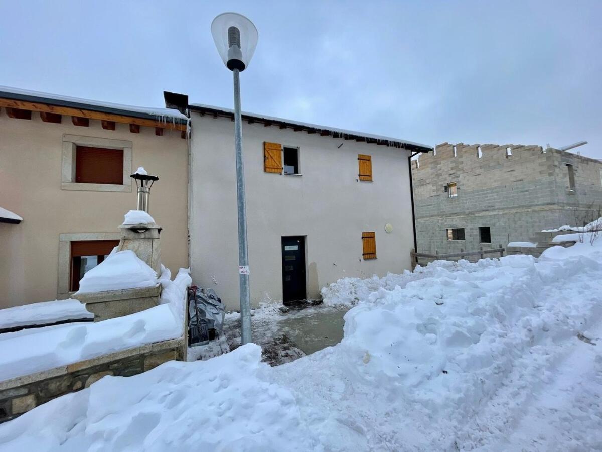 Charmant duplex, 110m2, 7 minutes des pistes, 8 couchages, belle vue sur les montagnes, cheminée - B&B