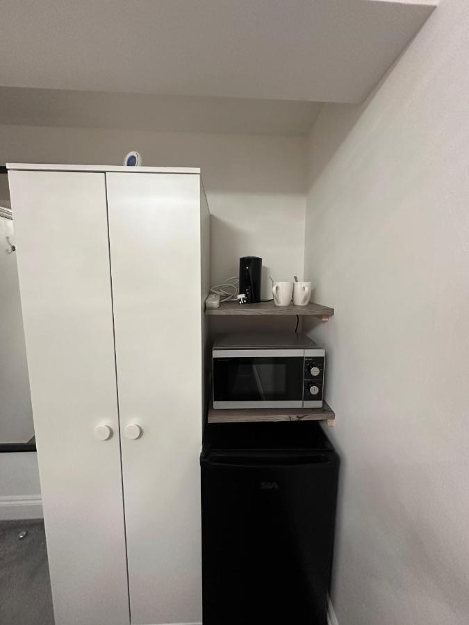 London Bridge 10 minutes walk away - B&B