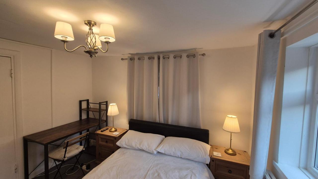 Camera Matrimoniale con Vista Giardino