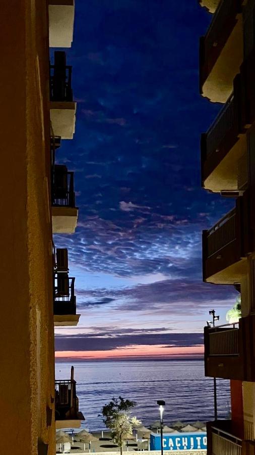 Primera línea de playa y céntrico - B&B Fuengirola