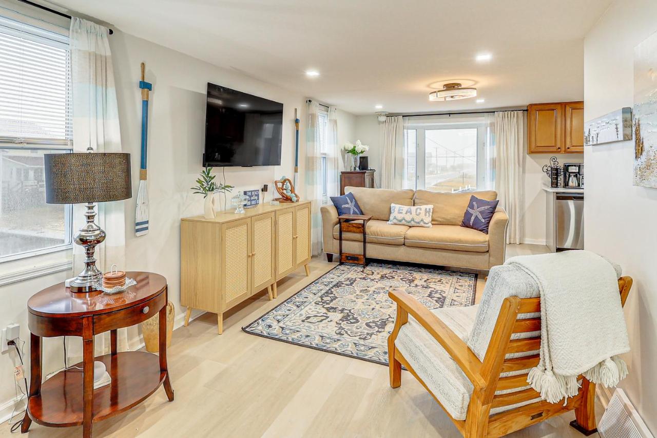 Walk to Beaches and Marina Fortescue Hideaway - B&B