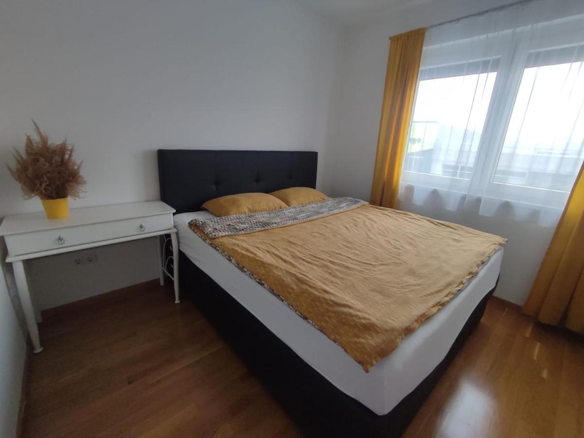 Appartamento con 2 Camere da Letto e Terrazza 