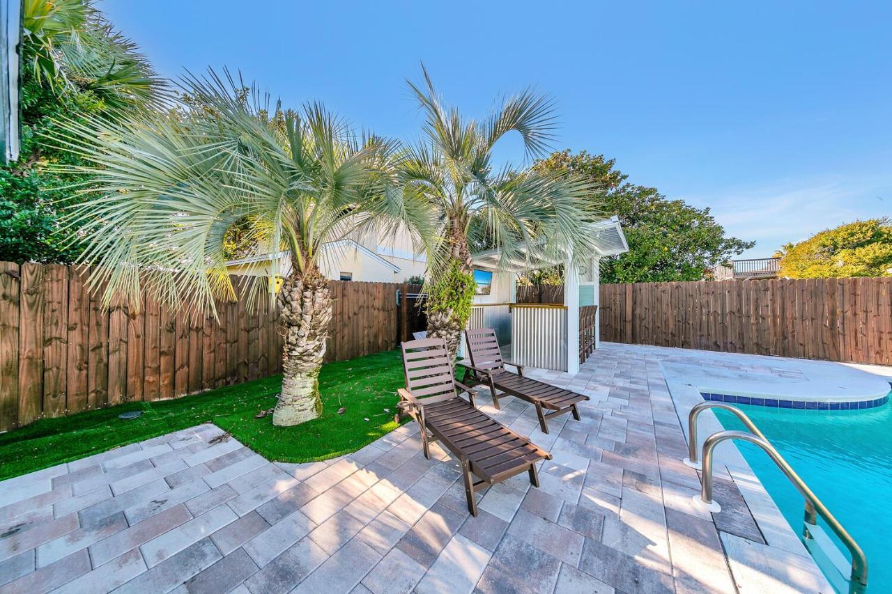 Tiki Palms Paradise by Emerald Coast Retreats - B&B