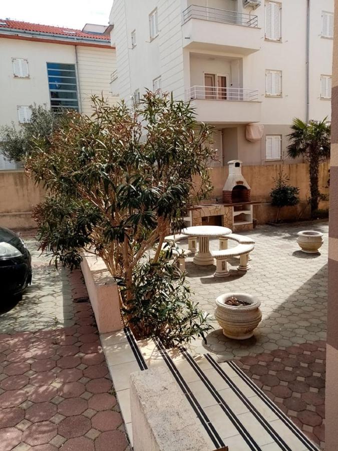 Apartman Valhalla Novalja - Moderan smještaj s pogledom blizu Zrća - B&B Novalja