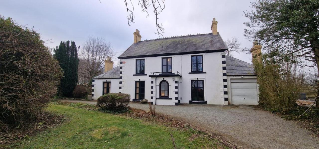 Llanfair Hall, Dog Friendly, Cinema, Games Room, Hot Tub - B&B