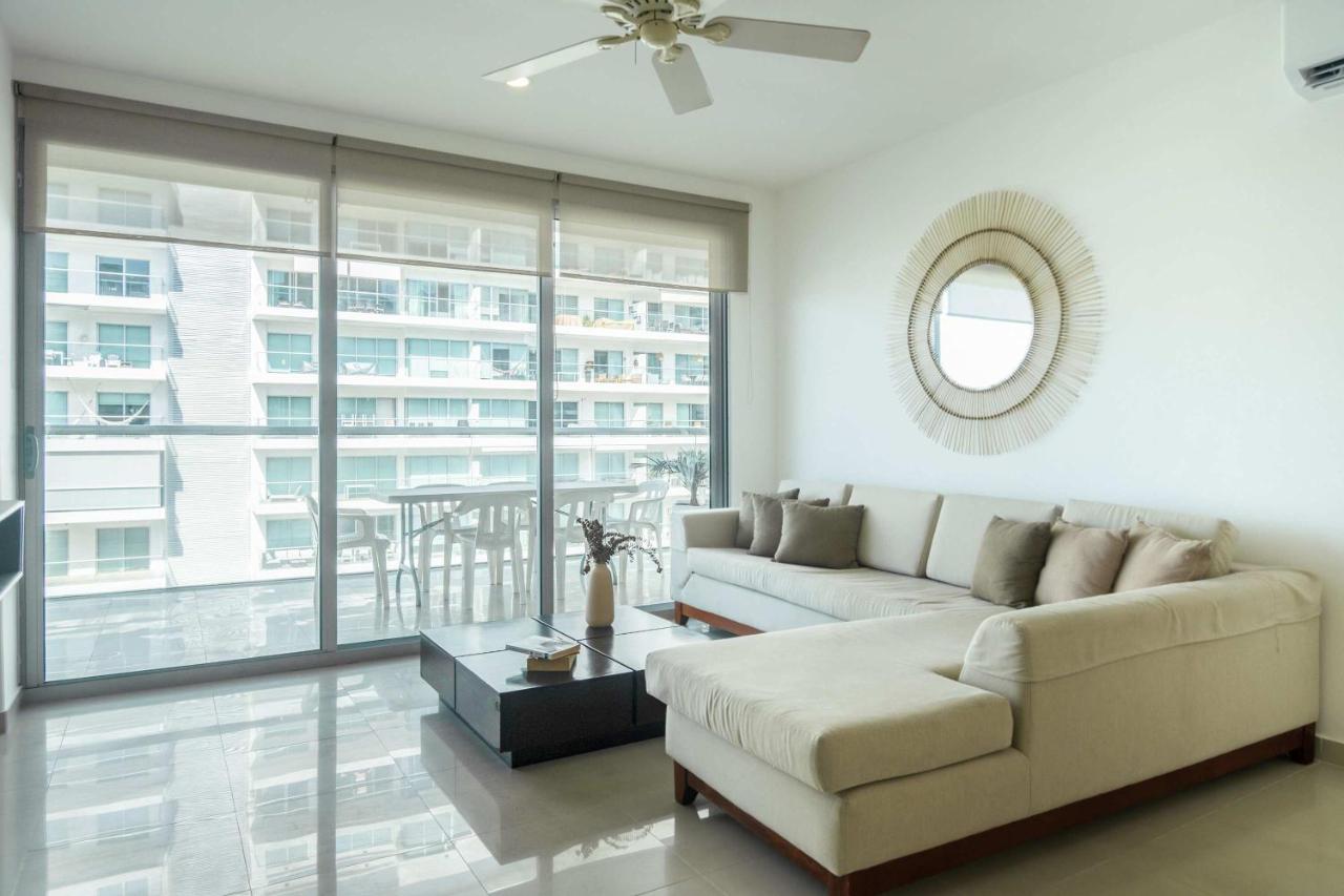 Impeccable 2BR with Charming Balcony in Sunset Beach - Chambres d’hôtes Carthagène