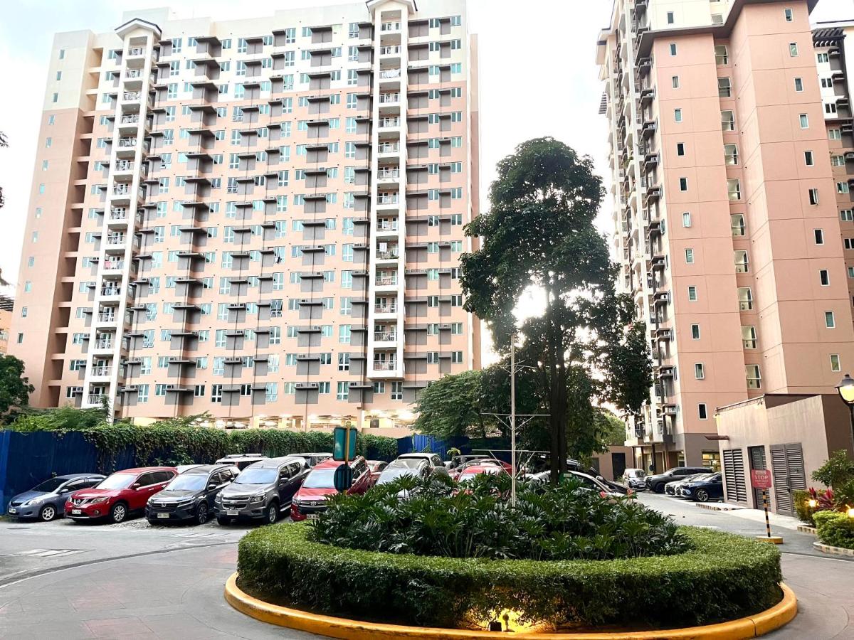 The Rochester Parklane Condominium - B&B