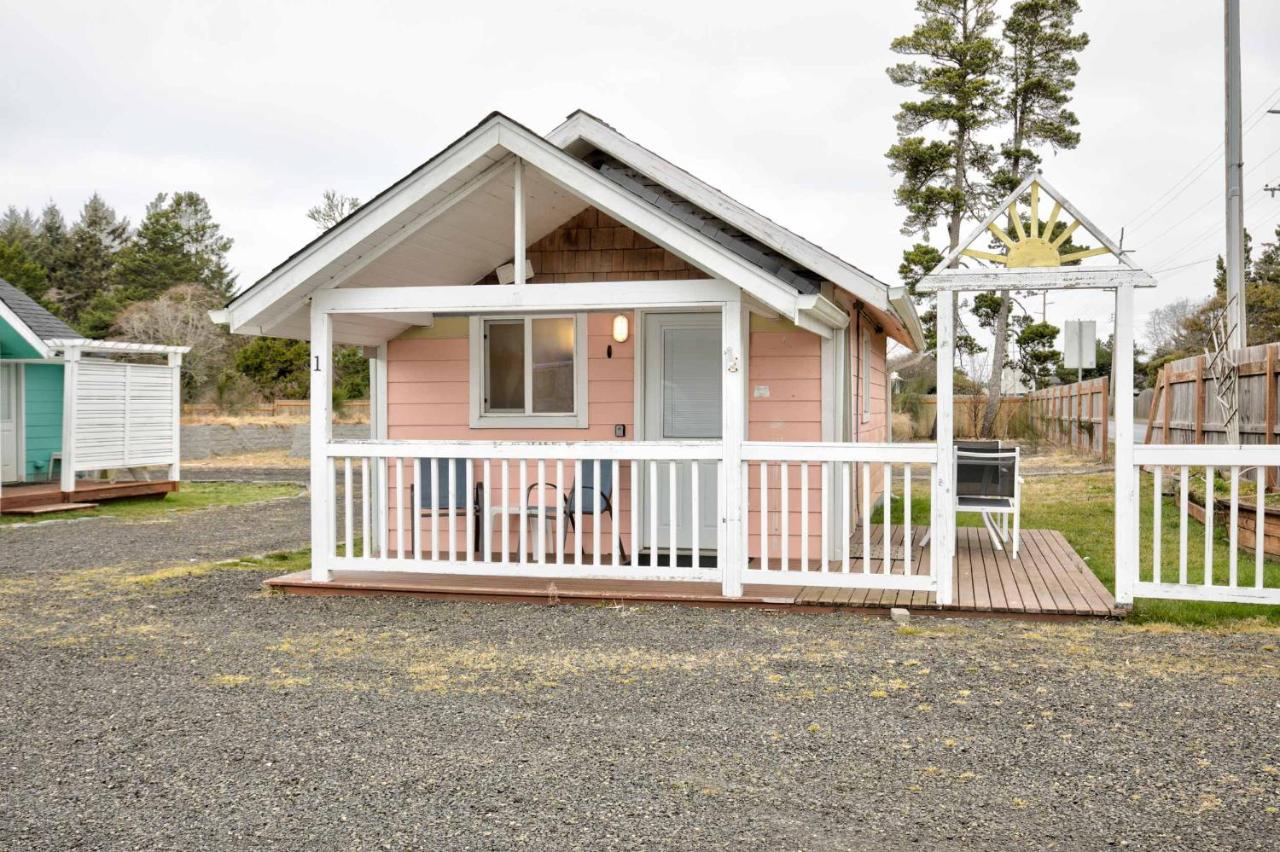 Seascapes Cottage 1-Bed by the Sea w fireplace - Bed and Breakfast Grayland