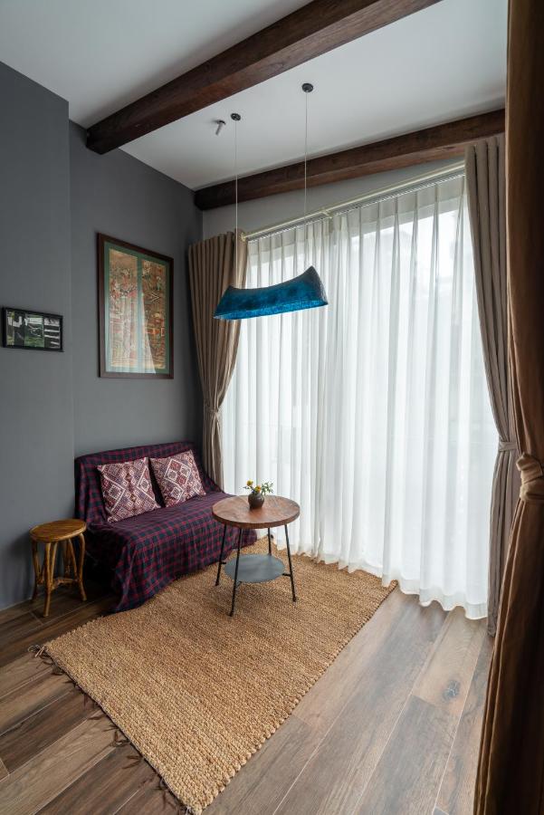 Phen Art House, Artistic Living in the Heart of Old Quarter - Bed and Breakfast Hanoi