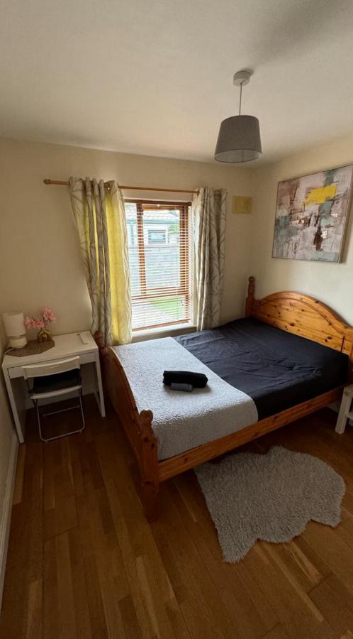lovely bedroom in Newbridge - B&B