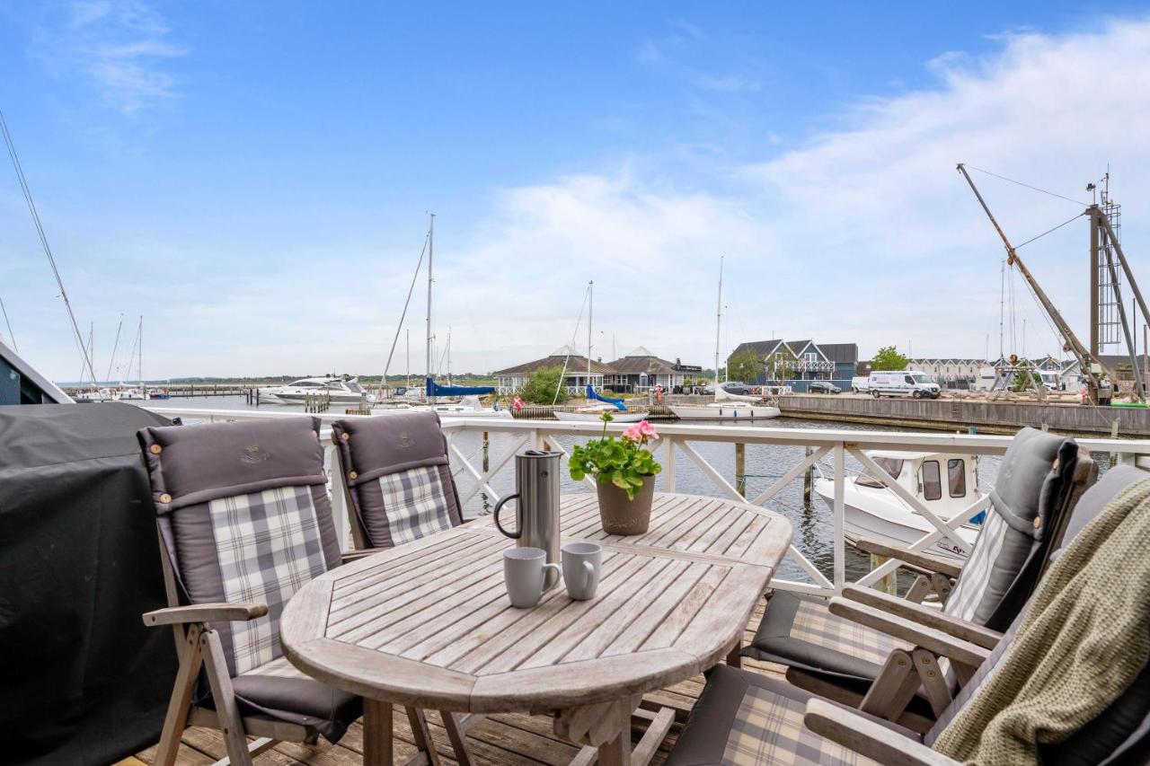 Charming Holiday Home Right At Grenaa Marina With Terraces Overlooking The Water Close To The Kattegat Centre, The Beach And Cosy Cafés - B&B Grenaa