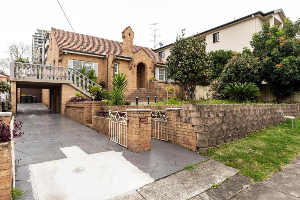 Cozy Heritage Home 10mins walk to Wollongong Hospital with Free Parking and Fast Internet - B&B