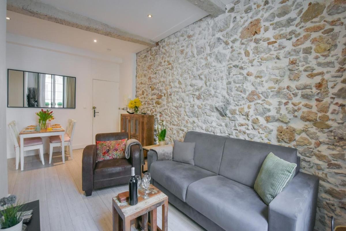 VIEUX MURS - Brand new flat for 4, AC, WIFI center old Antibes - B&B Antibes