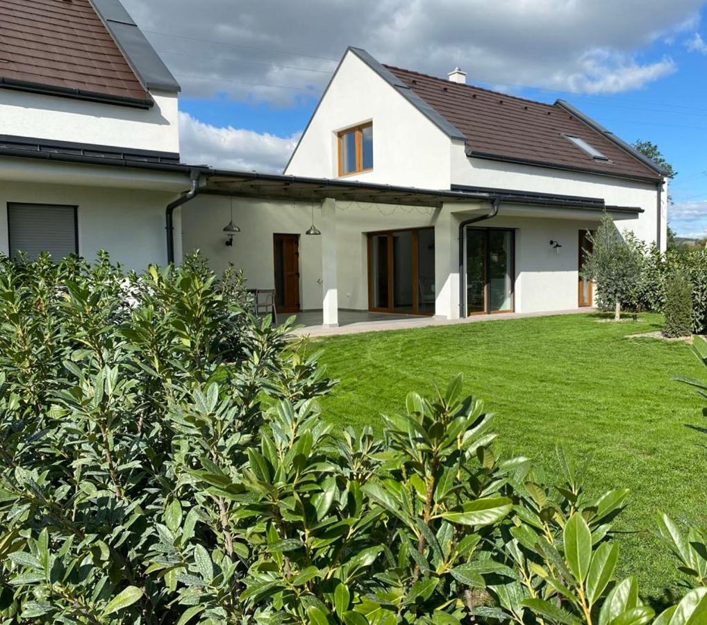 Tanúhegyek Káptalantóti - B&B