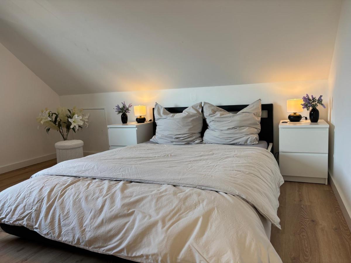 Zentrale Lage, kostenlos Parken, ideal für Pendler, Kinder und Haustiere willkommen!! - Chambres d'hôtes Kaarst