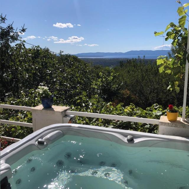 Apartment Paris with jacuzzi and sea view - B&B Šmrika