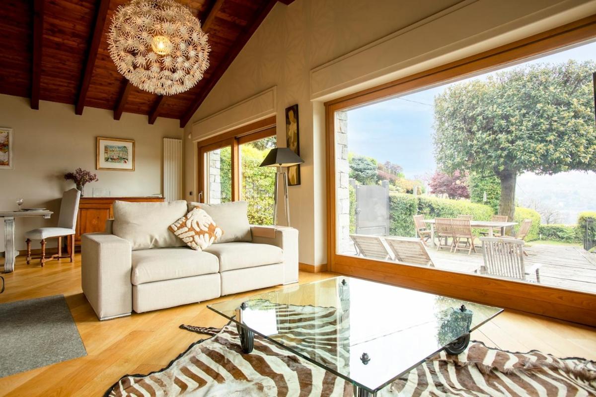 Villa Petrarca, Luxury villa with spectacular views on lake Orta - Chambres d’hôtes Pella