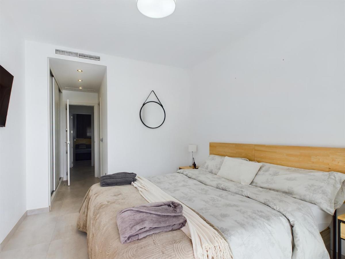 Appartamento con 2 Camere da Letto, Terrazza e Vista Mare