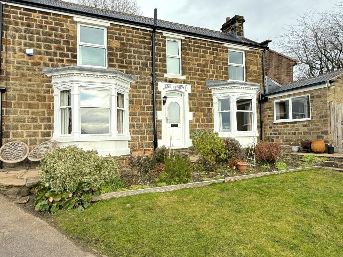 Spacious 4BR Retreat for 8 With Parking - B&B Unstone